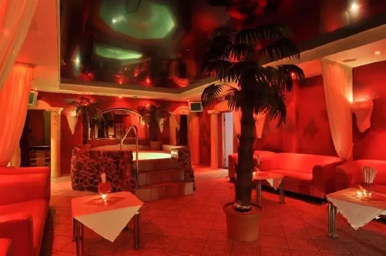 EROTIC ISLAND (Maison Close Francfort)